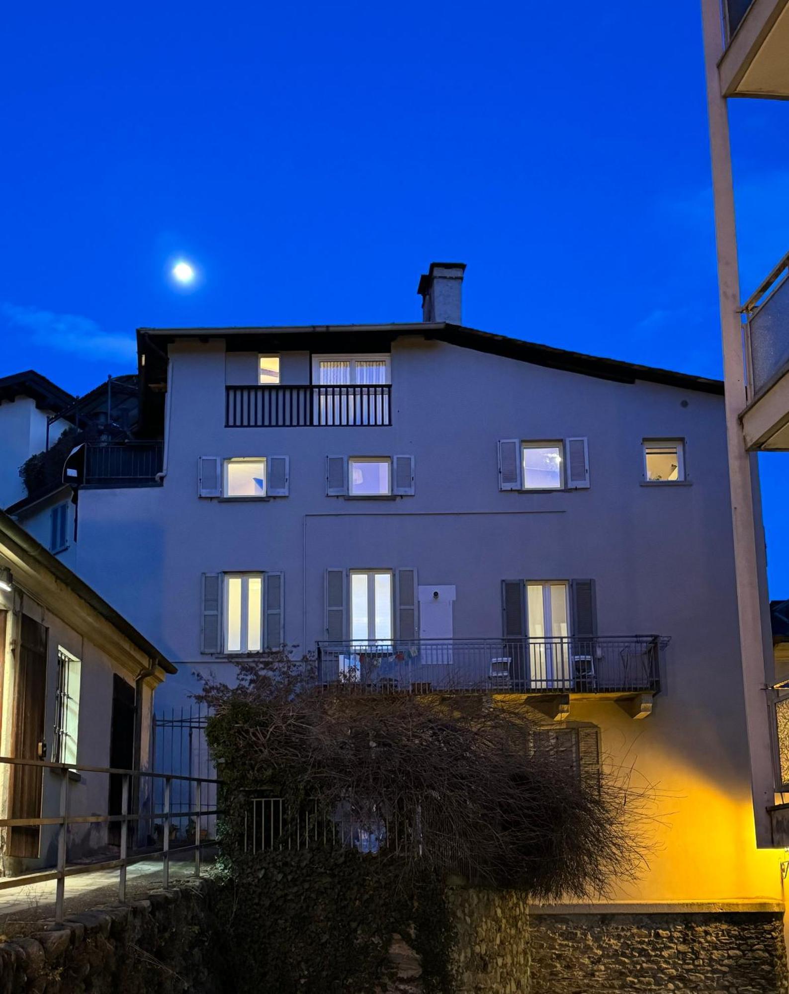 Casa Parravicini Lägenhet Sondrio Exteriör bild